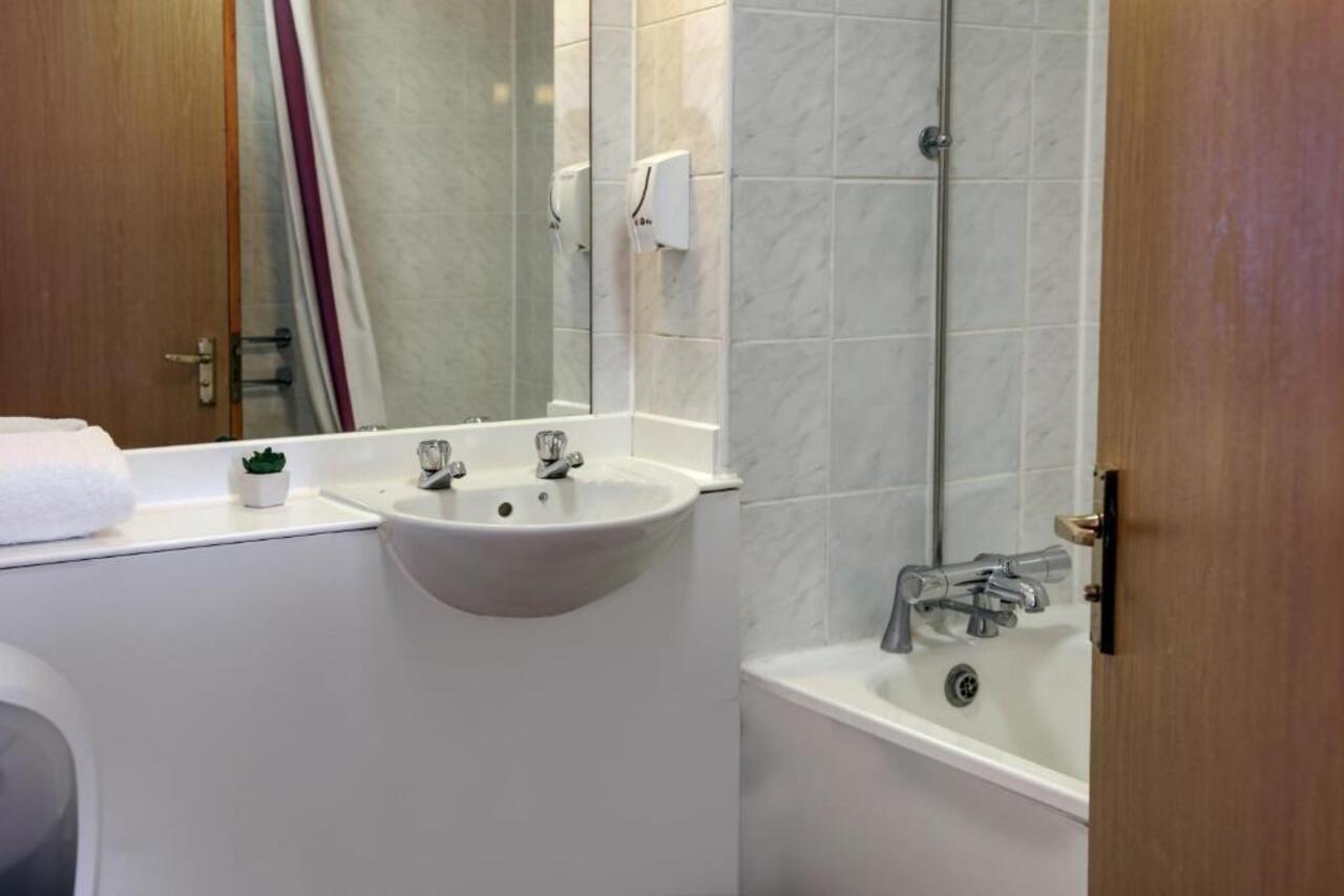 Orchid Epsom; Sure Hotel Collection By Best Western المظهر الخارجي الصورة